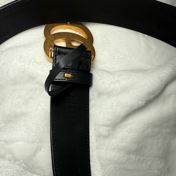Gucci Black Leather Belt with Gold Accent - Picture 3 of 6